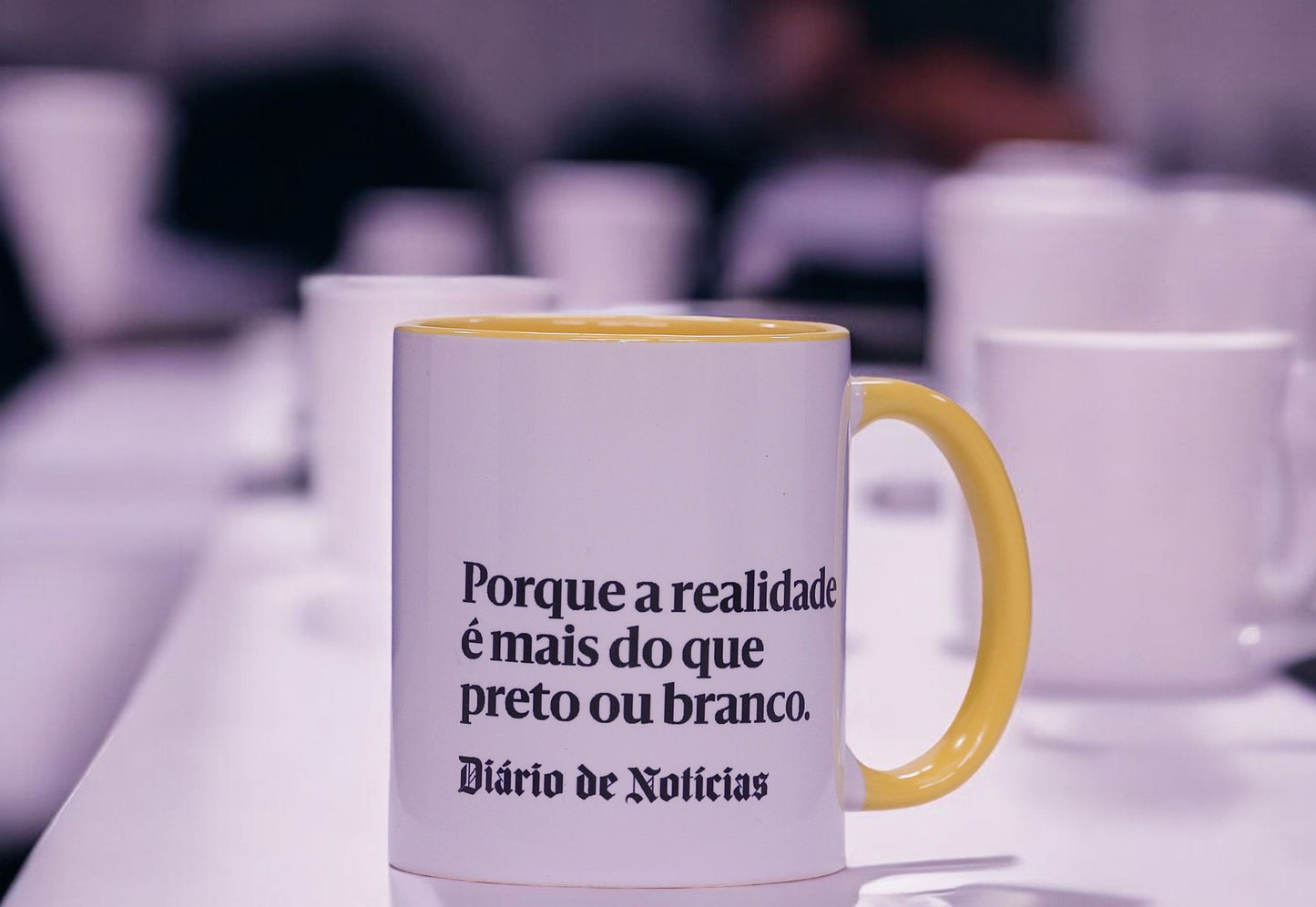 Caneca de Cerâmica Multicolorida: Estilo, Cor e Funcionalidade Diária